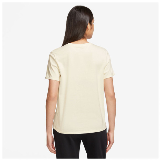 Nike Γυναικεία κοντομάνικη μπλούζα Sportswear Club Essentials T-Shirt